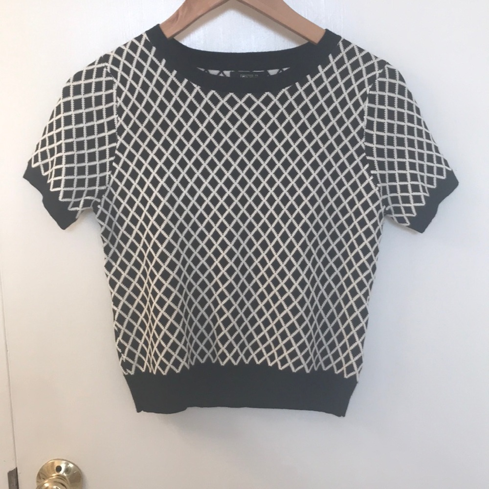 Patterned short sleeve sweater